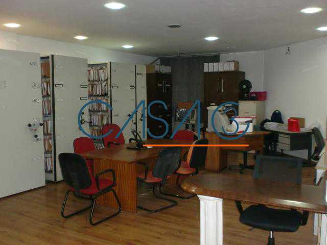 Sala maior com banheiro - 14