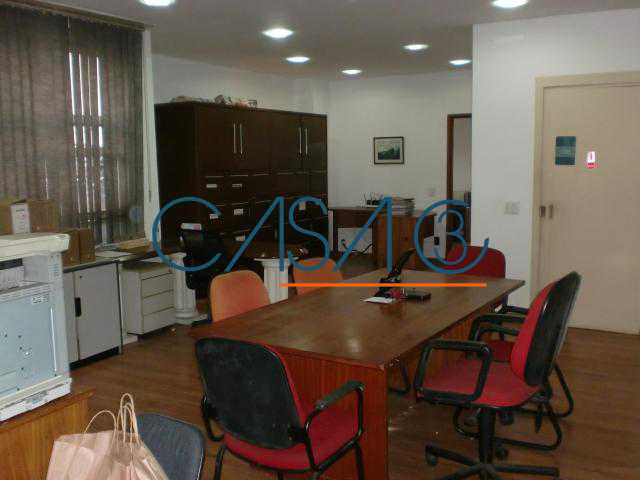 Sala maior com banheiro - 15