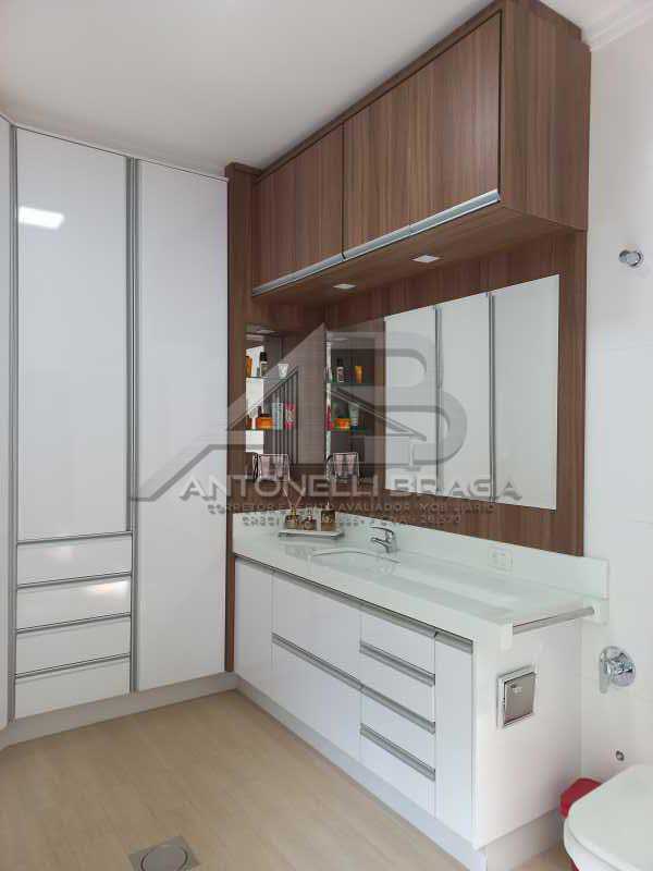 13 Closet da suíte máster. - 13