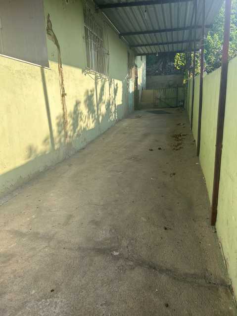 Corredor lateral / Garagem. - 15