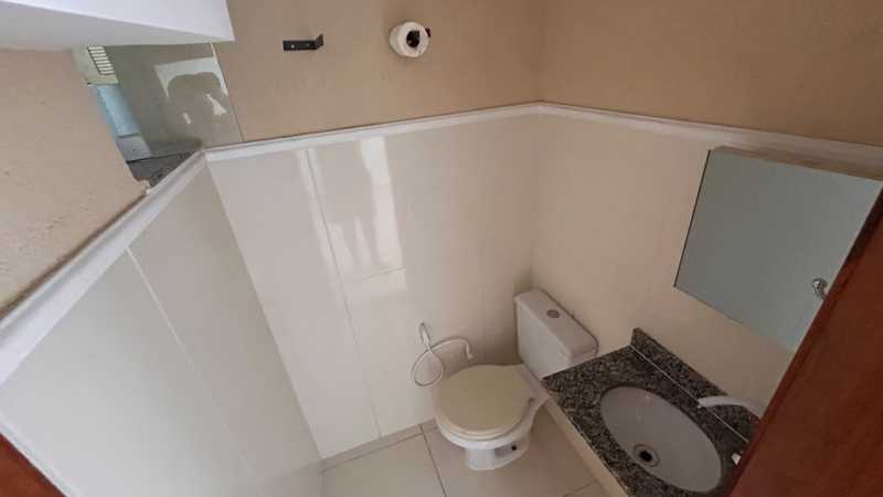 Conheça WhatsApp Image 2026-07-27 at 1 do imóvel - Casa Duplex à Venda em Bento Ribeiro| Vila Tranquila | 2 Quartos com Varanda e 1 Vaga - MNCV20003 - 10 WhatsApp Image 2026-07-27 at 1 - 10