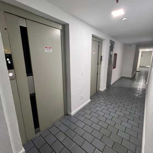 Elevadores corredor aptos - 8