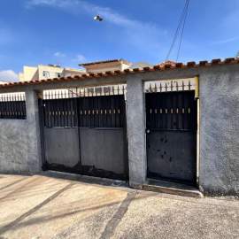 Imperdível - Casa à venda Rua General Queiroz Saião, Irajá, Rio de Janeiro - R$ 550.000 - MNCA20010