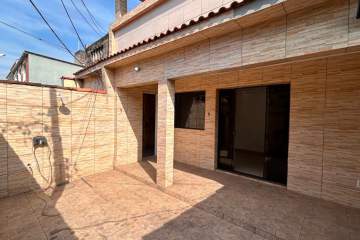 Casa Linear à Venda em Jardim América | 2 Quartos com Suíte, Garagem para 4 Carros e Quintal - MNCA20016