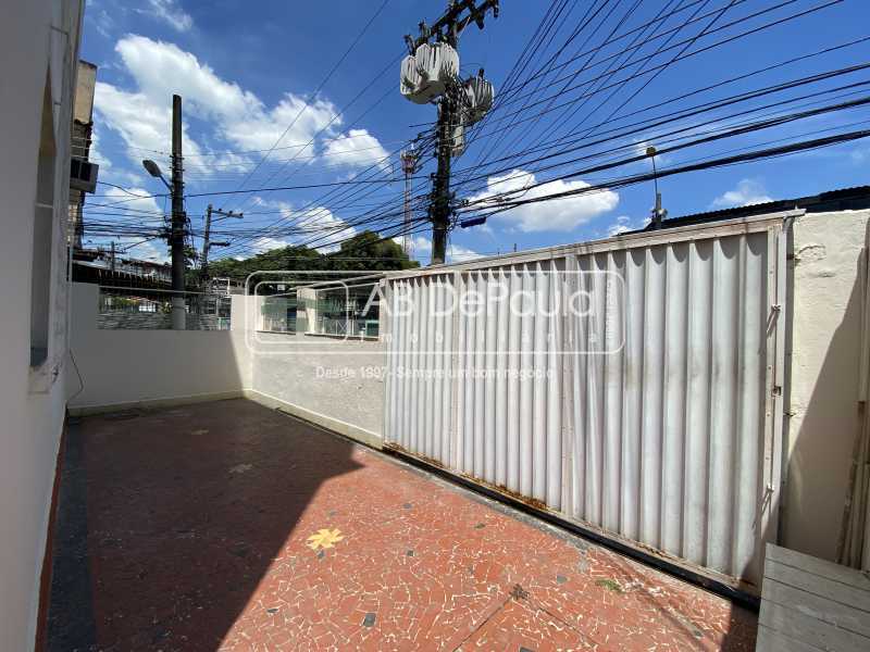 Conheça GARAGEM do imóvel - ALUGA EM VILA VALQUEIRE - RUA DAS DÁLIAS - APARTAMENTO TÉRREO TIPO CASA - ABAP20800 - 15 GARAGEM - 15