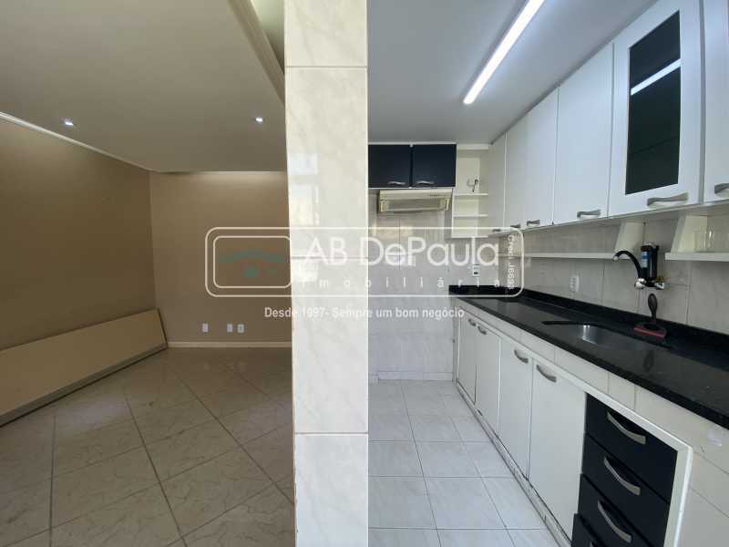Conheça SALA E COZINHA do imóvel - VENDE OU ALUGA EM REALENGO - RUA DO GOVERNO, 676 - APARTAMENTO COM 02 QUARTOS - ABAP20524 - 14 SALA E COZINHA - 14
