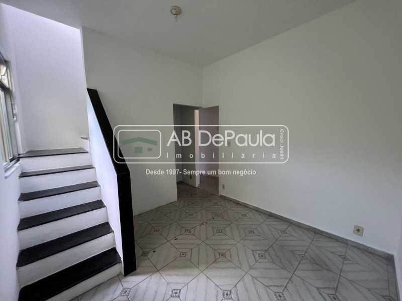 HALL ESCADA - 13