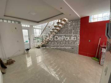 OPORTUNIDADE ÚNICA! - VENDE EM REALENGO - R. COMANDANTE SANTOS PORTO - CASA DUPLEX DE FUNDOS COM 02 QUARTOS - ABCA20118