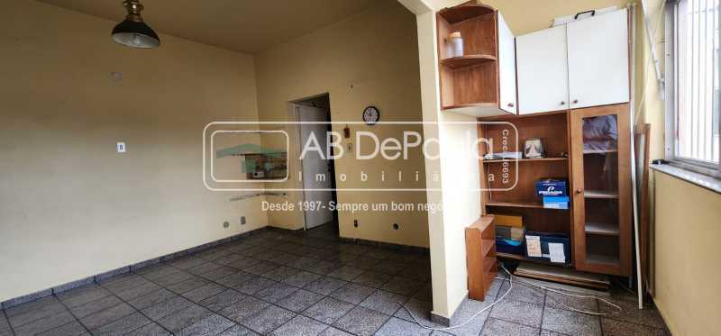Conheça 4. do imóvel - MADUREIRA - Juntinho a Av. Edgar Romero, Bom Apartamento desocupado, dois dormitórios, sala e varanda amplas - ABAP20725 - 3 4. - 3