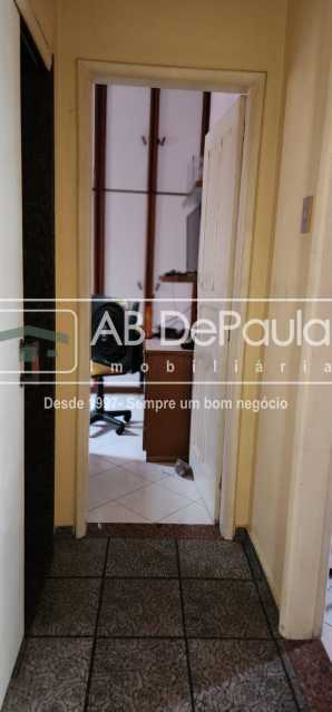 Conheça 6. do imóvel - MADUREIRA - Juntinho a Av. Edgar Romero, Bom Apartamento desocupado, dois dormitórios, sala e varanda amplas - ABAP20725 - 5 6. - 5