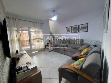 Ótima localização - Espetacular residência, AMPLA, CLARA e AREJADA, 3 Dormitórios (1 Suíte) - ABCA30209