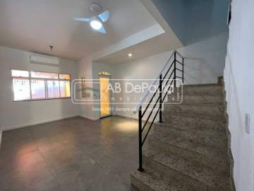 ACEITA FINANCIAMENTO - SULACAP - Excelente Casa Duplex à Venda na SULACAP - 2 Quartos sendo um Suíte - ABCA20163