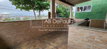 OPORTUNIDADE ÚNICA! - REALENGO - ÓTIMA CASA, 3 Qtos, edificada em centro de terreno com 225m2 (9,00m x 25,00m), DESOCUPADA - ABCA30213