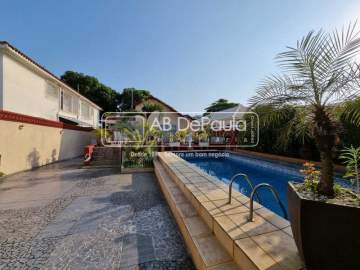 ACEITA FINANCIAMENTO - VENDE EM VILA VALQUEIRE - CASA LINEAR COM PISCINA E 04 QUARTOS - ABCA40086