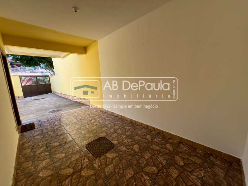 Conheça GARAGEM COBERTA do imóvel - JARDIM SULACAP - ÓTIMA RESIDÊNCIA, DESOCUPADA, TODA AMPLA, 03 DORMITÓRIOS (01 SUÍTE) - ABCA30234 - 25 GARAGEM COBERTA - 25