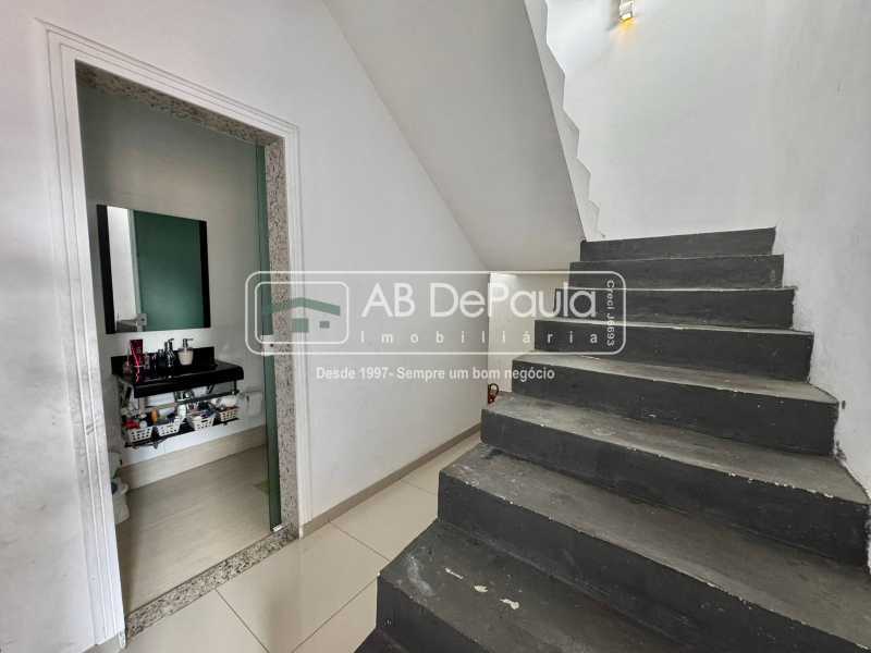 Conheça HALL ESCADA do imóvel - VENDE EM SULACAP - RUA VICENTE NEIVA - CASA DUPLEX COM EDÍCULA - ABCA50027 - 13 HALL ESCADA - 13