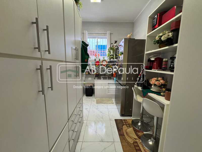 Conheça COZINHA do imóvel - ALUGA EM VILA VALQUEIRE - R. POTIRENDABA, 92 - CASA LINEAR COM PISCINA E 04 QUARTOS - ABCA40100 - 10 COZINHA - 10
