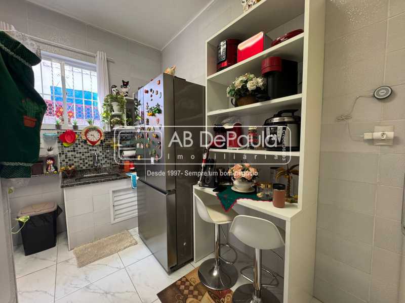 Conheça COZINHA do imóvel - ALUGA EM VILA VALQUEIRE - R. POTIRENDABA, 92 - CASA LINEAR COM PISCINA E 04 QUARTOS - ABCA40100 - 12 COZINHA - 12