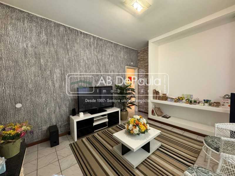 Conheça SALA do imóvel - ALUGA EM VILA VALQUEIRE - R. POTIRENDABA, 92 - CASA LINEAR COM PISCINA E 04 QUARTOS - ABCA40100 - 8 SALA - 8