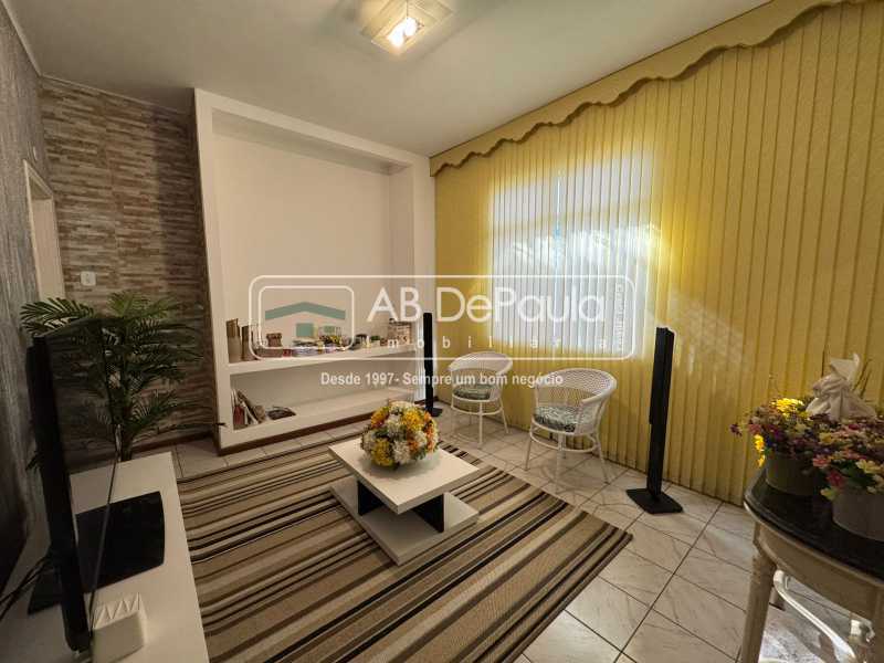 Conheça SALA do imóvel - ALUGA EM VILA VALQUEIRE - R. POTIRENDABA, 92 - CASA LINEAR COM PISCINA E 04 QUARTOS - ABCA40100 - 7 SALA - 7