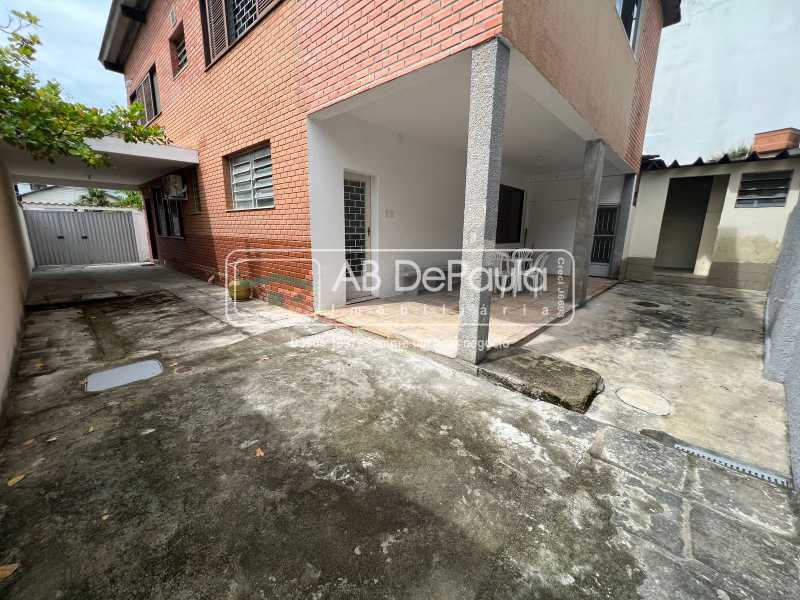 Conheça GARAGEM E FUNDOS do imóvel - ALUGA EM SULACAP - R. TEODORO SAMPAIO, 180 - CASA LINEAR COM 03 QUARTOS - ABCA30271 - 11 GARAGEM E FUNDOS - 11