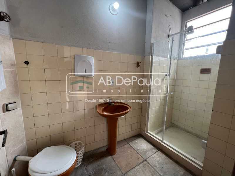 Conheça BANHEIRO DE SERVIÇO do imóvel - ALUGA EM SULACAP - R. TEODORO SAMPAIO, 180 - CASA LINEAR COM 03 QUARTOS - ABCA30271 - 16 BANHEIRO DE SERVIÇO - 16