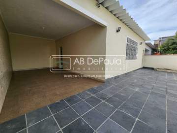 ACEITA FINANCIAMENTO - BENTO RIBEIRO / VILA VALQUEIRE - AMPLA CASA LINEAR COM 03 Dormitórios (02 Suítes) + Escritório e AMPLO TERRENO - ABCA30276