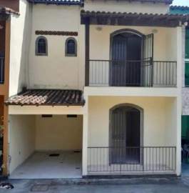 Ótima localização - JARDIM SULACAP - Ótima residência com 03 dormitórios (Sendo 01 suíte com varanda) - ABCA30294