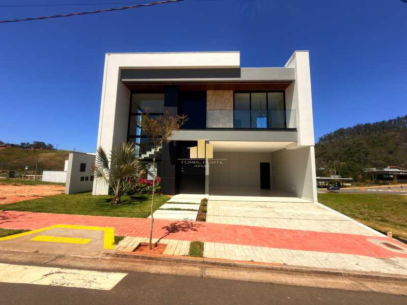 Imperdível - Casa Duplex de Luxo à Venda no Condomínio Estrela Alta - Salvaterra - Juiz de Fora - TFCN40003