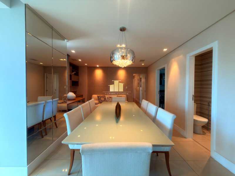 Ótima localização - Apartamento de Alto Luxo no Centro – Condomínio Mont Royal 1 por andar • 181m² • 3 suítes • 4 vagas • Vista livre • Interior impecável - TFAP30159