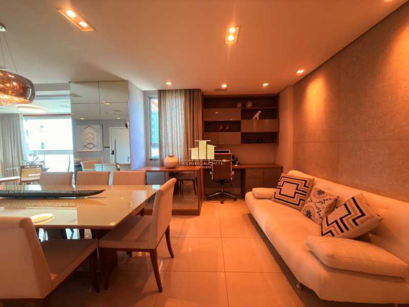 Ótima localização - Apartamento de Alto Luxo no Centro – Condomínio Mont Royal 1 por andar • 181m² • 3 suítes • 4 vagas • Vista livre • Interior impecável - TFAP30159