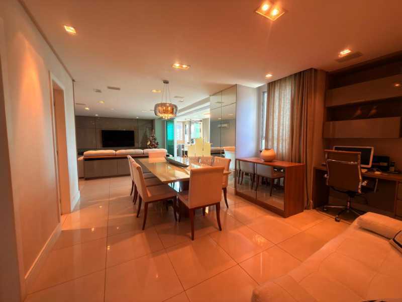 Ótima localização - Apartamento de Alto Luxo no Centro – Condomínio Mont Royal 1 por andar • 181m² • 3 suítes • 4 vagas • Vista livre • Interior impecável - TFAP30159