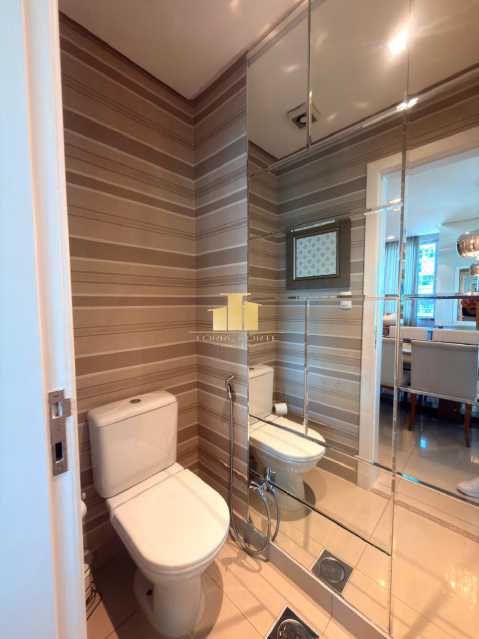 Ótima localização - Apartamento de Alto Luxo no Centro – Condomínio Mont Royal 1 por andar • 181m² • 3 suítes • 4 vagas • Vista livre • Interior impecável - TFAP30159