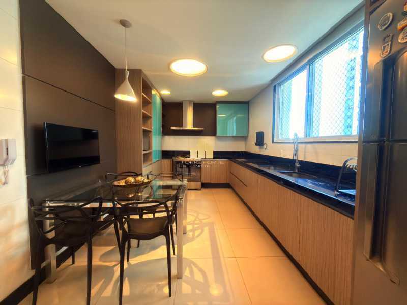 Ótima localização - Apartamento de Alto Luxo no Centro – Condomínio Mont Royal 1 por andar • 181m² • 3 suítes • 4 vagas • Vista livre • Interior impecável - TFAP30159