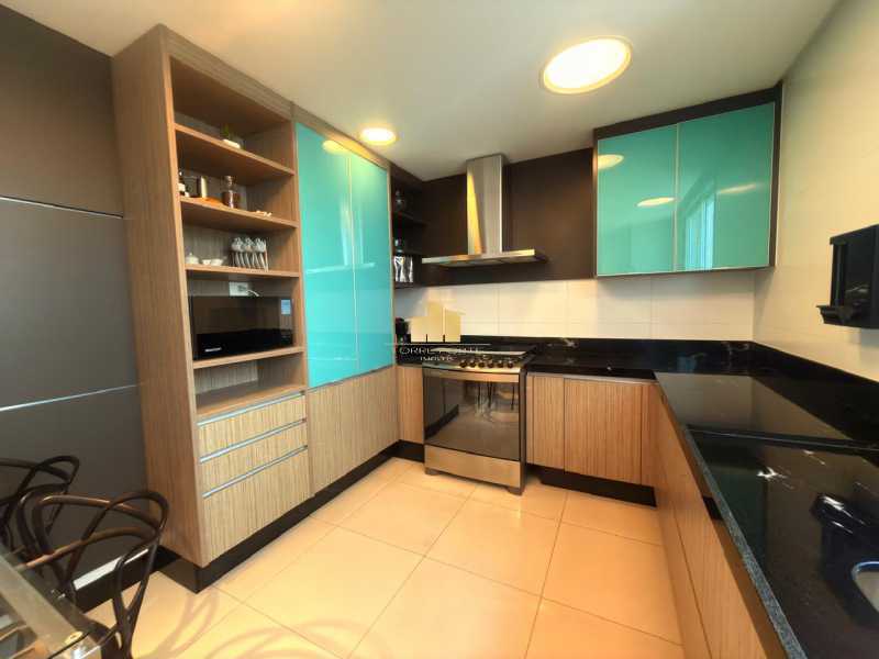 Ótima localização - Apartamento de Alto Luxo no Centro – Condomínio Mont Royal 1 por andar • 181m² • 3 suítes • 4 vagas • Vista livre • Interior impecável - TFAP30159