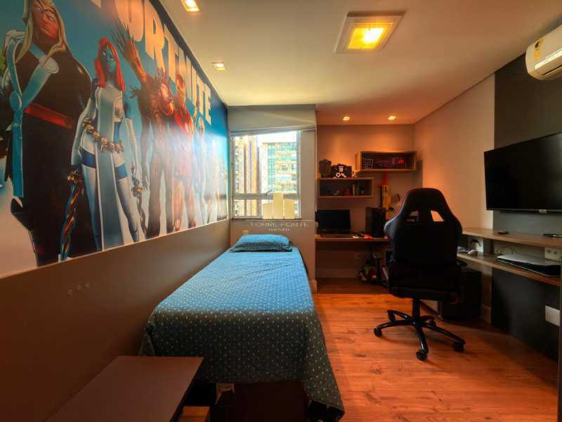 Ótima localização - Apartamento de Alto Luxo no Centro – Condomínio Mont Royal 1 por andar • 181m² • 3 suítes • 4 vagas • Vista livre • Interior impecável - TFAP30159