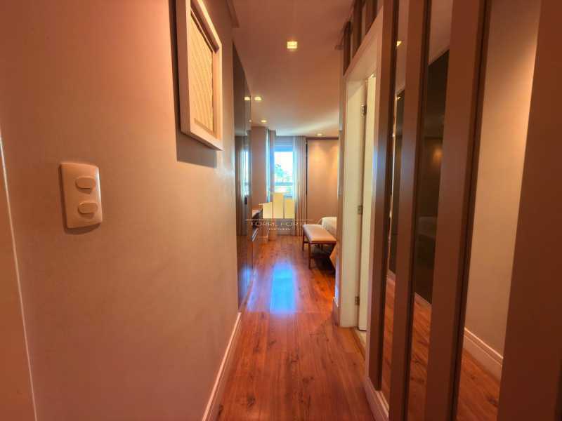 Ótima localização - Apartamento de Alto Luxo no Centro – Condomínio Mont Royal 1 por andar • 181m² • 3 suítes • 4 vagas • Vista livre • Interior impecável - TFAP30159