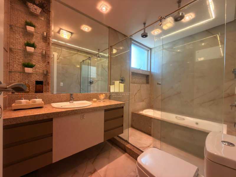 Ótima localização - Apartamento de Alto Luxo no Centro – Condomínio Mont Royal 1 por andar • 181m² • 3 suítes • 4 vagas • Vista livre • Interior impecável - TFAP30159