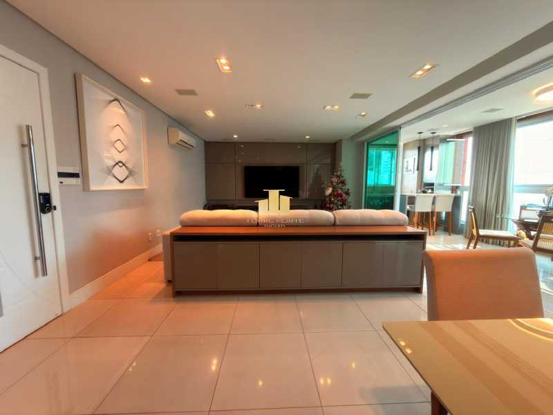 Ótima localização - Apartamento de Alto Luxo no Centro – Condomínio Mont Royal 1 por andar • 181m² • 3 suítes • 4 vagas • Vista livre • Interior impecável - TFAP30159