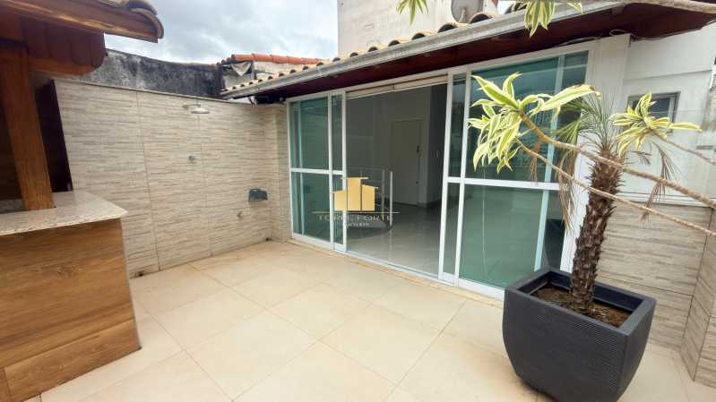 Ótima localização - Cobertura Duplex no Bom Clima I - 2 Quartos, Terraço Gourmet, Vista Livre e 2 Vagas - Juiz de Fora - TFCO20027