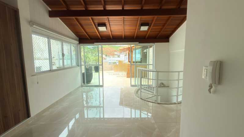 Ótima localização - Cobertura Duplex no Bom Clima I - 2 Quartos, Terraço Gourmet, Vista Livre e 2 Vagas - Juiz de Fora - TFCO20027