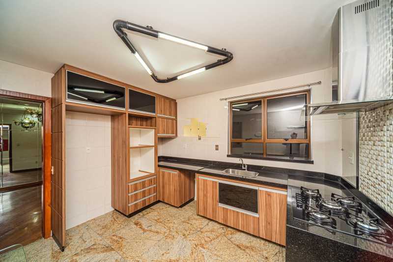 Ótima localização - Apartamento 1 por Andar no Centro de Juiz de Fora - 249m², 4 Quartos, 3 Vagas e Lazer Completo no Edifício Violeta Saggioro - TFAP40016