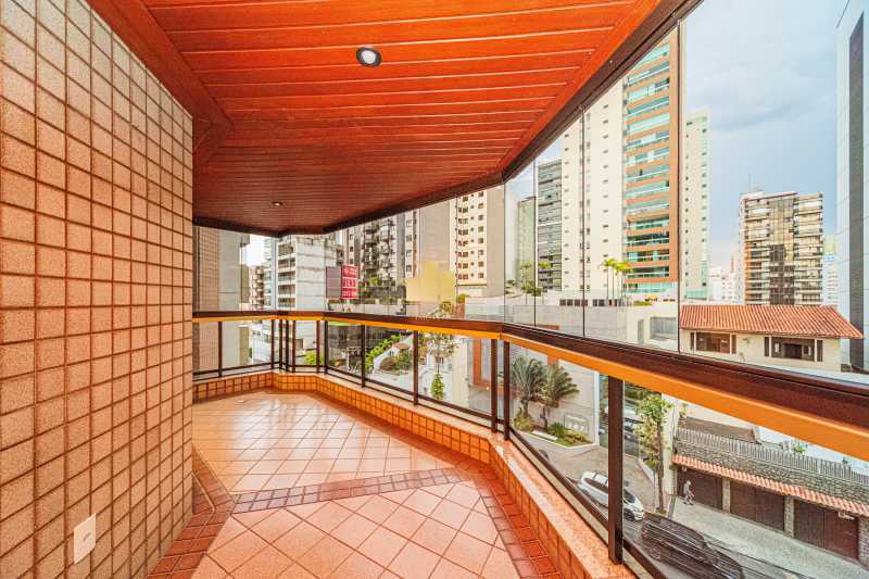 Ótima localização - Apartamento 1 por Andar no Centro de Juiz de Fora - 249m², 4 Quartos, 3 Vagas e Lazer Completo no Edifício Violeta Saggioro - TFAP40016