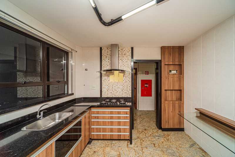 Ótima localização - Apartamento 1 por Andar no Centro de Juiz de Fora - 249m², 4 Quartos, 3 Vagas e Lazer Completo no Edifício Violeta Saggioro - TFAP40016