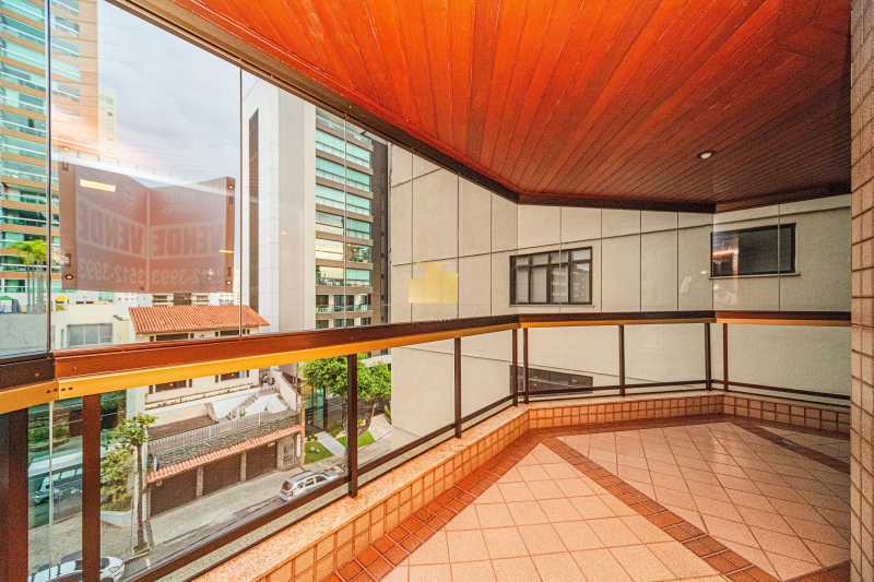 Ótima localização - Apartamento 1 por Andar no Centro de Juiz de Fora - 249m², 4 Quartos, 3 Vagas e Lazer Completo no Edifício Violeta Saggioro - TFAP40016