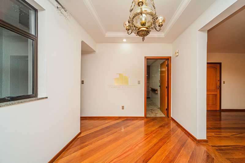 Ótima localização - Apartamento 1 por Andar no Centro de Juiz de Fora - 249m², 4 Quartos, 3 Vagas e Lazer Completo no Edifício Violeta Saggioro - TFAP40016