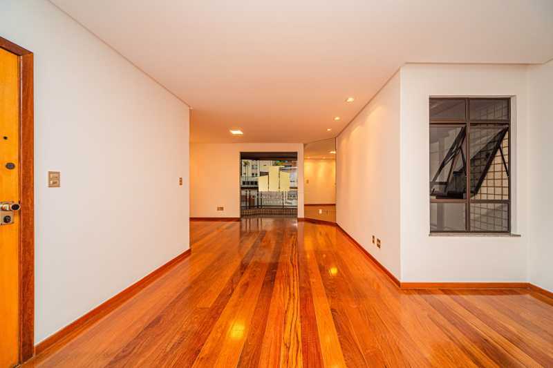 Ótima localização - Apartamento 1 por Andar no Centro de Juiz de Fora - 249m², 4 Quartos, 3 Vagas e Lazer Completo no Edifício Violeta Saggioro - TFAP40016