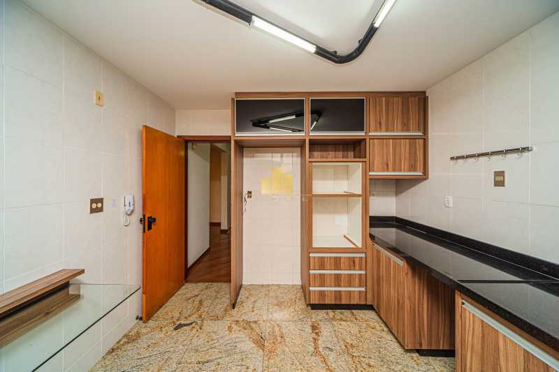 Ótima localização - Apartamento 1 por Andar no Centro de Juiz de Fora - 249m², 4 Quartos, 3 Vagas e Lazer Completo no Edifício Violeta Saggioro - TFAP40016