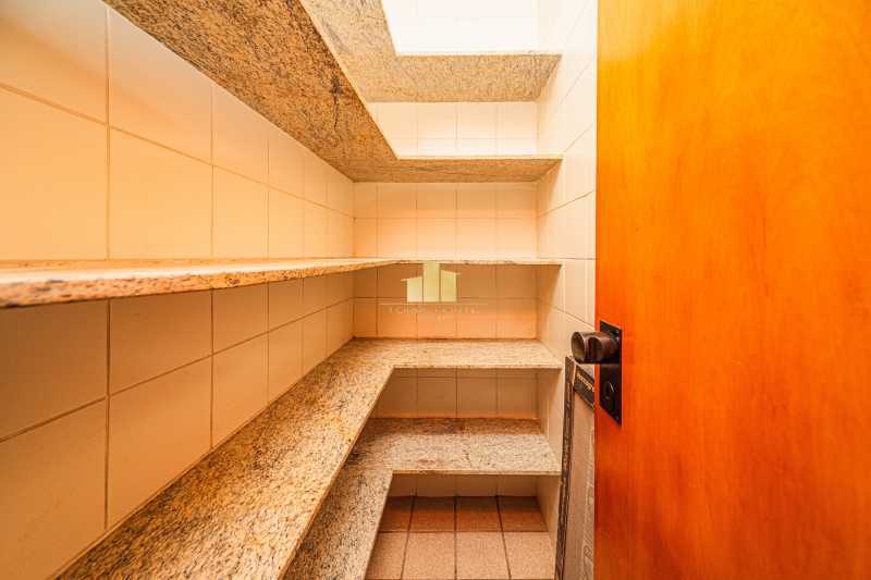 Ótima localização - Apartamento 1 por Andar no Centro de Juiz de Fora - 249m², 4 Quartos, 3 Vagas e Lazer Completo no Edifício Violeta Saggioro - TFAP40016