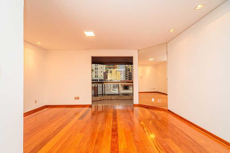 Ótima localização - Apartamento 1 por Andar no Centro de Juiz de Fora - 249m², 4 Quartos, 3 Vagas e Lazer Completo no Edifício Violeta Saggioro - TFAP40016